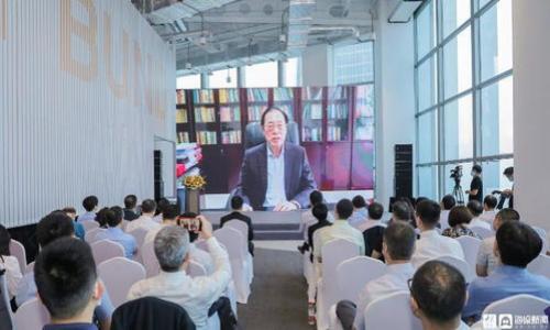   如何有效应对TPWallet资产被盗问题？ / 

 guanjianci TPWallet, 资产被盗, 数字资产安全, 加密货币 /guanjianci 

内容主体大纲：

1. 引言
   - 介绍TPWallet与数字资产
   - 阐述资产被盗的常见原因

2. TPWallet的安全性解析
   - TPWallet的安全设计
   - 用户在使用中的安全注意事项

3. 资产被盗的常见原因
   - 钓鱼攻击
   - 恶意软件
   - 不安全的网络连接

4. 被盗资产后的应对措施
   - 如何检查资产是否被盗
   - 首先采取的措施（例如更改密码，启用双重认证）
   - 联系客服和社区寻求帮助

5. 资产被盗后的信息收集
   - 保存被盗相关的所有信息
   - 记录交易历史和时间

6. 资产被盗后的法律途径
   - 了解法律框架
   - 如何向执法机构报案

7. 防止未来资产被盗的安全措施
   - 选择安全的存储方式（硬件钱包、冷钱包等）
   - 教育用户如何识别诈骗

8. 结论
   - 反思数字资产安全的重要性
   - 强调用户保护资产的责任

---

### 1. 引言

随着区块链技术的快速发展，数字货币和资产的使用日益普及，TPWallet作为一款极具影响力的数字钱包，为用户提供了便捷的资产管理服务。然而，伴随着其普及，资产被盗的事件也时有发生，给用户带来了极大的损失和心理负担。

本文将深入探讨TPWallet资产被盗的问题，从其安全性分析到被盗后应采取的应对措施，以及未来如何有效防范类似事件的发生。

### 2. TPWallet的安全性解析

TPWallet作为一款数字钱包，强调安全性是其发展的核心要素之一。它采用了多重加密技术和用户身份验证手段，力求为用户提供安全的资产存储服务。同时，用户的关键私钥不会被TPWallet的服务器存储，这在一定程度上降低了被黑客攻击的风险。

然而，安全性不仅仅依赖于钱包本身的设计，用户的使用习惯同样至关重要。在使用TPWallet时，用户需注意以下安全措施：定期更新APP、设定强密码、避免在公共Wi-Fi环境下使用等。通过增强自身的安全意识，用户可以有效降低资产被盗的风险。

### 3. 资产被盗的常见原因

资产被盗的原因多种多样，其中钓鱼攻击和恶意软件是最为常见的两种方式。

钓鱼攻击主要是通过伪造网站来获取用户的登录信息。黑客往往会创建一个与TPWallet极为相似的假网站，诱导用户输入个人信息。一次不慎，用户的账号便可能被盗。

恶意软件则通过用户设备进行渗透，窃取用户的账户信息，甚至可以直接控制用户的钱包。此外，不安全的网络连接也为黑客提供了便利，尤其是在公共网络环境中，黑客可以轻易地进行数据监听和窃取。

### 4. 被盗资产后的应对措施

当用户发现自己的资产被盗后，首先需要冷静下来，及时采取有效的措施来应对。

首先，用户需登录TPWallet，检查账户是否还有余额，确认资产是否确实被盗。若资产被盗，立即更改TPWallet的登录密码，并启用双重认证，防止黑客继续进攻。

用户还应当立刻联系TPWallet的客服，并向社区论坛求助，寻求其他用户的帮助与建议。毕竟，在这样的紧急情况下，获取更多的信息和支持可以帮助用户更好地应对困境。

### 5. 资产被盗后的信息收集

在资产被盗之后，信息的收集至关重要。用户需要保存所有被盗相关的信息，包括盗窃时间、交易记录、账户余额等。这些信息对于后续的追讨和法律程序都具有重要的价值。

特别是在报警后，执法部门可能会要求用户提供相关证据，因此务必仔细记录每一笔交易的详细信息。此外，记录下可能影响案件进程的其他细节，也能为后续追讨提供帮助。

### 6. 资产被盗后的法律途径

若资产被盗的情况严重，用户可考虑通过法律途径进行追讨。在这一过程中，用户需明确本地法律框架对于网络犯罪的相关规定。

首先，用户需向执法机构报案，提供收集到的证据；其次，咨询律师，了解个人在此过程中的合法权益；最后，如果必要，考虑进行民事诉讼，以求获得赔偿。

### 7. 防止未来资产被盗的安全措施

为了有效防止未来资产被盗，用户在日常使用中应采取一系列的安全措施。首先，建议用户选择安全的存储方式，如硬件钱包或冷钱包，这些方式能有效隔离网络威胁。

此外，教育用户如何识别各种形式的诈骗也至关重要，包括如何分辨钓鱼网站和恶意软件。多了解相关的安全资讯，增强自我保护意识，能为资产安全筑起一道防线。

### 8. 结论

随着大多数人开始接触数字货币，资产安全问题变得越来越重要。TPWallet作为一个方便的工具，也需要用户保持高度的警惕。通过提高安全意识、采取有效的预防措施和应对策略，用户才能更好地保障自己的数字资产安全。

---

### 相关问题

1. TPWallet的安全性如何评估？
2. 钓鱼攻击与恶意软件的区别是什么？
3. 被盗资产如何进行追讨？
4. 使用TPWallet时有哪些安全注意事项？
5. 如何判断TPWallet是否安全可靠？
6. 资产被盗后，如何与TPWallet客服沟通？
7. 数字资产安全的未来发展趋势是什么？

在接下来的部分中，我将详细地解答以上问题，每个问题将探讨大约700个字。
