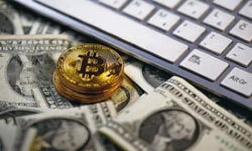   加密钱包使用流程图解大全：全面指南与实操步骤 / 

 guanjianci 加密钱包, 区块链, 数字资产, 钱包安全 /guanjianci 

## 内容主体大纲

1. **引言**
   - 加密钱包的重要性
   - 数字资产的概念

2. **加密钱包的种类**
   - 热钱包与冷钱包的区别
   - 常见加密钱包类型分析

3. **加密钱包的创建流程**
   - 选择合适的钱包
   - 创建钱包的步骤
   - 保存助记词和私钥的重要性

4. **如何使用加密钱包进行交易**
   - 如何转账与收款
   - 手续费的计算与确认时间
   - 交易记录的查询

5. **加密钱包的安全性**
   - 钱包的安全设置
   - 常见的安全隐患与防范措施
   - 如何避免网络钓鱼

6. **加密钱包的备份与恢复**
   - 备份的重要性
   - 不同钱包的备份方式
   - 恢复钱包的步骤

7. **如何选择合适的加密钱包**
   - 根据用途选择钱包
   - 考虑的安全性与便捷性
   - 用户反馈与评价的参考

8. **常见问题解答**
   - 用户常见疑惑集锦

9. **结论**
   - 未来加密钱包的发展趋势
   - 加密钱包在数字资产中的重要性

---

## 内容详细介绍

### 1. 引言

随着数字资产的普及，加密钱包成为数字资产管理的重要工具。比特币、以太坊等加密货币引发了全球关注，而作为存储和管理这些虚拟货币的重要工具，加密钱包的使用显得尤为重要。加密钱包不仅仅是一个存储工具，它还关乎着用户的资产安全和隐私保护。

在这篇文章中，我们将为您详细解读加密钱包的使用流程，包括创建、使用、交易、备份以及安全措施等方面。无论您是新手还是有一定经验的用户，本文都能帮助您更好地理解和使用加密钱包。

### 2. 加密钱包的种类

#### 热钱包与冷钱包的区别

加密钱包主要分为热钱包和冷钱包两类别。热钱包是指连接互联网的钱包，方便用户随时随地进行交易。它们通常用于日常的小额交易，但由于始终在线，面临较高的安全风险。而冷钱包则是指离线存储的钱包，主要用于长期存储和大额资产的保护，由于不连接互联网，相对安全。

#### 常见加密钱包类型分析

除了热钱包与冷钱包外，加密钱包还可以进一步划分为硬件钱包、软件钱包、网页钱包及纸钱包。硬件钱包是使用专用设备存储加密货币，安全性极高；软件钱包则是通过应用程序管理资产，通常操作简单；网页钱包则是通过浏览器使用，便捷但风险较高；纸钱包则是将私钥打印在纸上，极为安全，但不方便频繁使用。

### 3. 加密钱包的创建流程

#### 选择合适的钱包

在创建加密钱包之前，首先需要考虑自身的需求，选择合适的钱包类型。如果您是长期投资者，硬件钱包可能是最佳选择；如果您希望方便快捷地进行交易，热钱包则更合适。

#### 创建钱包的步骤

一般加密钱包的创建步骤非常简单。首先下载相关软件或访问官方网站，按照指引进行注册，通常需要设置密码和电子邮件的安全验证。同时，系统会生成助记词，用以备份和恢复钱包。

#### 保存助记词和私钥的重要性

助记词和私钥是您访问钱包的唯一凭证，务必将其妥善保存。千万不要让他人接触到这个信息，尤其是私钥，一旦泄露则可能导致资产丢失。

### 4. 如何使用加密钱包进行交易

#### 如何转账与收款

使用加密钱包进行转账和收款非常简单。用户只需输入对方的钱包地址和所需转账的金额，然后确认交易即可。大多数钱包还允许用户添加备注，以便记录交易原因。

#### 手续费的计算与确认时间

每笔交易都会有一定的手续费，手续费的大小通常由网络快慢决定，您可以根据钱包的提示选择适当的手续费。交易确认时间也与网络拥堵有关，一般情况下，确认时间从几分钟到几个小时不等。

#### 交易记录的查询

大多数加密钱包都提供历史交易记录查询功能，您可以在钱包中查看每笔交易的详细信息，包括交易状态、时间、接收地址和金额。这有助于您管理和追踪您的资产。

### 5. 加密钱包的安全性

#### 钱包的安全设置

为了保护您的加密资产，务必要进行钱包的安全设置。强密码、双因素认证、以及定期更新软件都是必不可少的步骤。确保您的设备安全，定期进行安全审计。

#### 常见的安全隐患与防范措施

常见的安全隐患包括网络钓鱼、恶意软件、申请伪造的官方网站等。为避免这些问题，您应确保仅在官方渠道下载钱包应用，并定期检查设备安全状态。

#### 如何避免网络钓鱼

用户在使用加密钱包时，需保持谨慎，避免点击未验证的链接。使用复杂的密码并启用双因素认证可以大大降低被攻击的风险。同时定期检查账户活动，发现异常立即采取措施。

### 6. 加密钱包的备份与恢复

#### 备份的重要性

定期备份加密钱包可以防止资产丢失。即使设备损坏或丢失，您也可以通过助记词和备份文件恢复钱包，确保不会造成不必要的损失。

#### 不同钱包的备份方式

不同类型的钱包有不同的备份方式。硬件钱包通常提供专用的备份工具，而软件钱包则可通过导出私钥或助记词进行备份。网页钱包可能会提供导出功能，务必在安全的环境下进行操作。

#### 恢复钱包的步骤

如果需要恢复钱包，用户只需下载钱包应用，选择“恢复钱包”选项，输入助记词或导入备份文件，便可完成恢复。在这个过程中，请务必确认在安全的环境中操作。

### 7. 如何选择合适的加密钱包

#### 根据用途选择钱包

针对不同的用途，您需要选择合适的加密钱包。如果是短期频繁交易，可以选择热钱包。如果是长期投资，则推荐选择冷钱包。

#### 考虑的安全性与便捷性

选择钱包时，安全性与便捷性是两个必须考虑的因素。热钱包虽然便捷，但存在安全隐患；冷钱包尽管操作繁琐，却能提供更高的安全保护。根据您的需求平衡这些特性。

#### 用户反馈与评价的参考

在选择钱包时，可以参考其他用户的反馈和评价。互联网提供了丰富的信息资源，用户评价往往能反映钱包的实际使用体验，帮助新手做出决策。

### 8. 常见问题解答

在使用加密钱包的过程中，用户常常会面临一些疑惑。解析这些问题能够帮助用户更好地理解加密钱包的运作。

### 9. 结论

加密钱包是数字时代的重要资产管理工具，了解其使用流程至关重要。通过合理选择和安全使用，加密钱包能有效地管理您的数字资产，保障安全。未来，随着加密技术的发展，加密钱包将更加人性化与安全。 

---
## 相关问题

1. 什么是加密钱包，为什么需要使用它？
2. 热钱包和冷钱包的具体区别是什么？
3. 如何安全创建和管理我的加密钱包？
4. 在加密钱包中进行转账时需要注意什么？
5. 怎样防范加密钱包的常见安全问题？
6. 备份加密钱包的最佳实践是什么？
7. 如何选择适合我需求的加密钱包？

随后，我将逐个回答这些问题。每个问题将有大约700个字进行详细解读。请等待片刻。